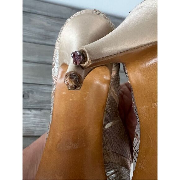 Stuart Weitzman Floral Print Neutral Mesh Accents Pumps‎ Size 8.5 - Picture 12 of 12